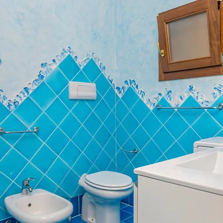 Lo Squalo With High Speed Wifi And Private Garden Сasa de vacaciones *